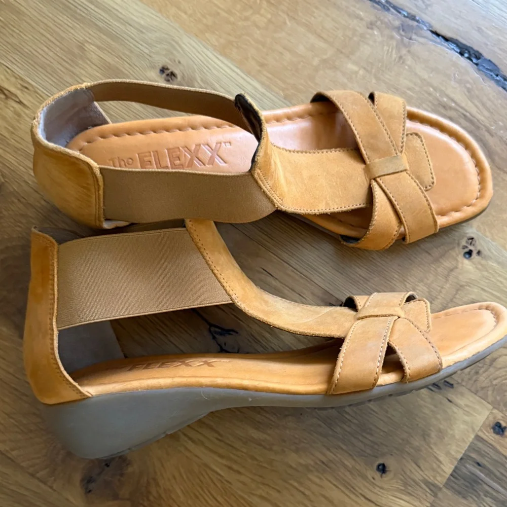 The FLEXX  T Strap Slip On Dark Orange Sandals Size 7.5 - Picture 4 of 6